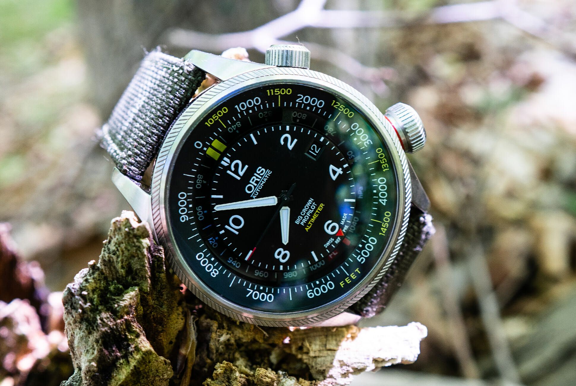Mechanical Watch Features an Analog Altimeter