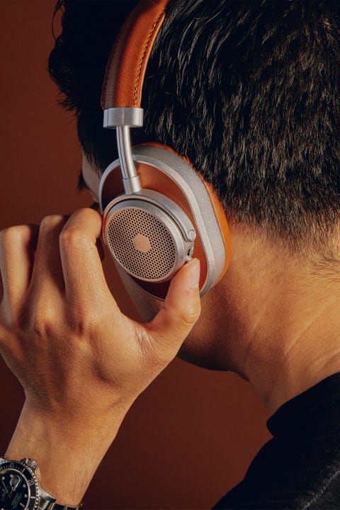 https://hips.hearstapps.com/amv-prod-gp.s3.amazonaws.com/gearpatrol/wp-content/uploads/2019/06/These-Stunning-Noise-Canceling-Headphones-Sound-As-Good-As-They-Look-Gear-Patrol-lead-full.jpg?crop=0.6701030927835051xw:1xh;center,top&resize=640:*