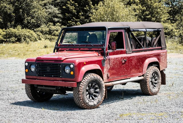 band Desillusie Mortal No One Should Buy a Classic Land Rover Defender. Here's Why