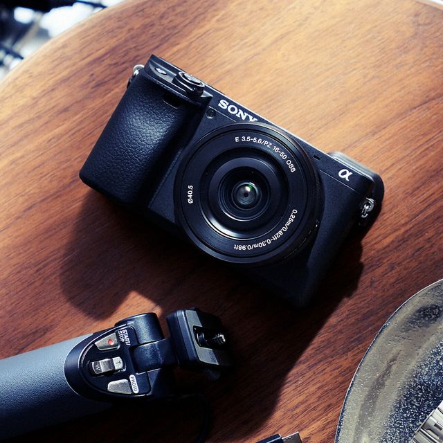 The 3 Best Cameras To Buy Under 1 000