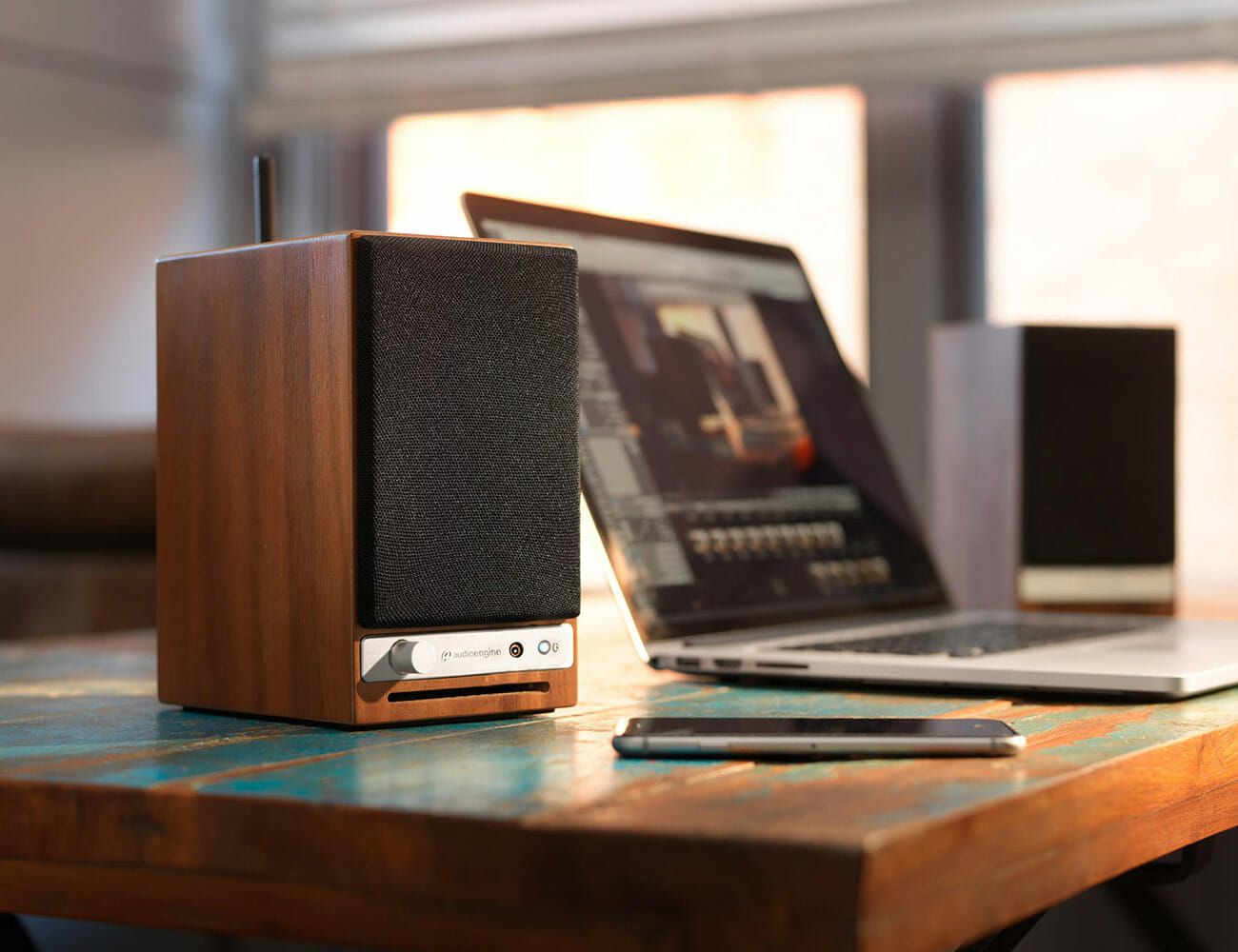 wireless desk speakers