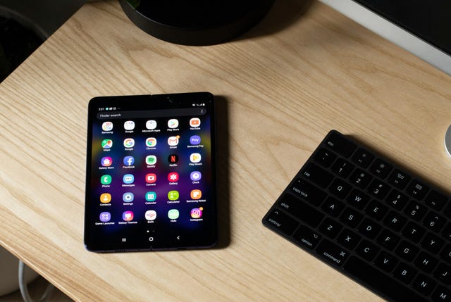 Samsung-Galaxy-Fold-Redux-Gear-Patrol-Lead-Full