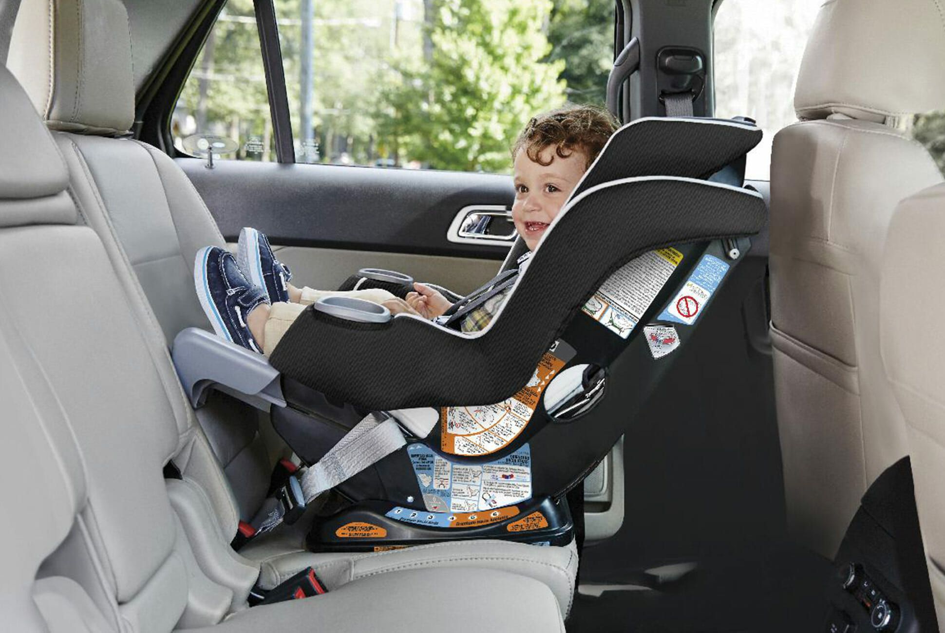 https://hips.hearstapps.com/amv-prod-gp.s3.amazonaws.com/gearpatrol/wp-content/uploads/2019/10/A-Quick-and-Easy-Guide-To-Buying-a-Child-Car-Seat-gear-patrol-lead-full.jpg