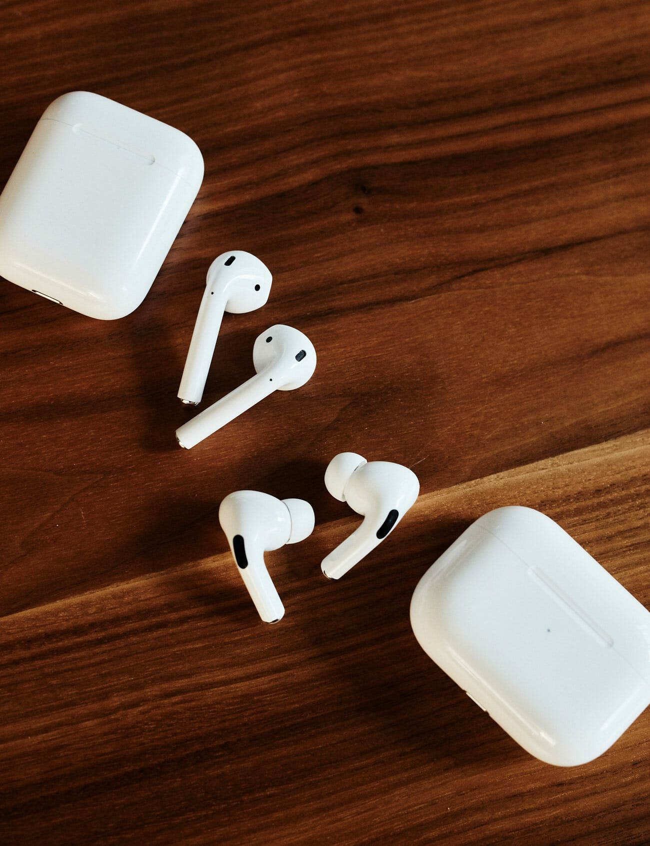 AirPods Flashing Orange? Here's How to Them