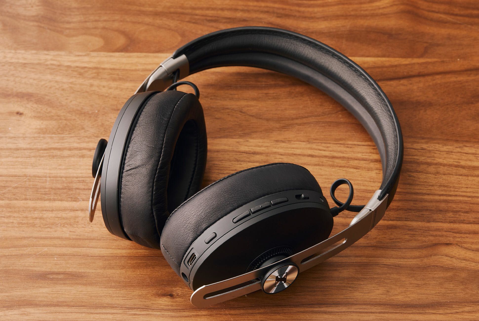 Sennheiser's Noise-Canceling Headphones Perfectly Blend the Old 