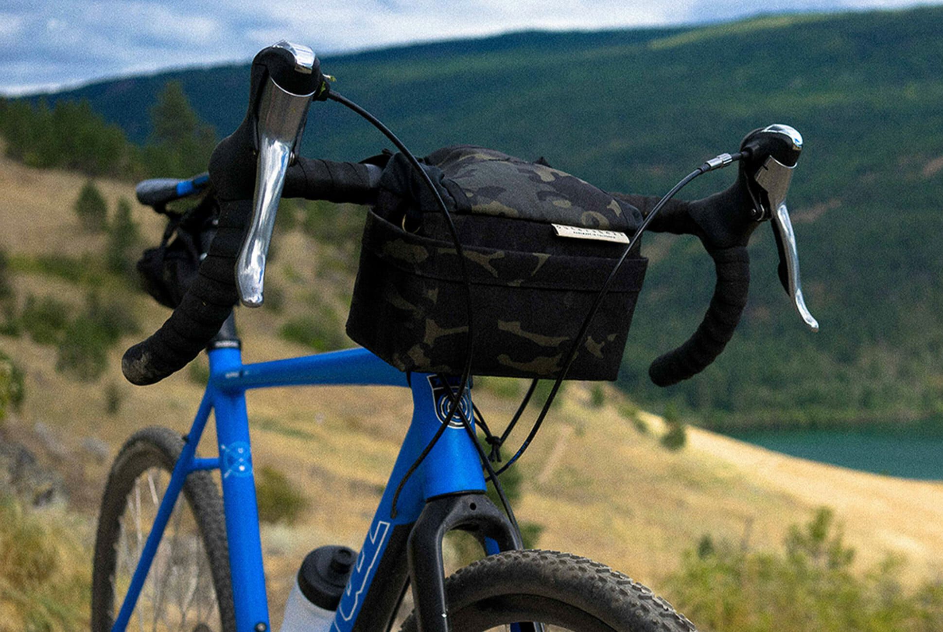 This Handlebar Bag Makes Access on the Fly a Breeze
