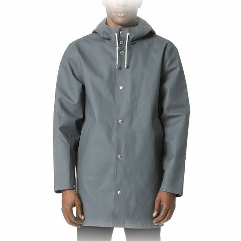 What You Should Know About Waterproof Fabrics Before Buying a Rain Jacket