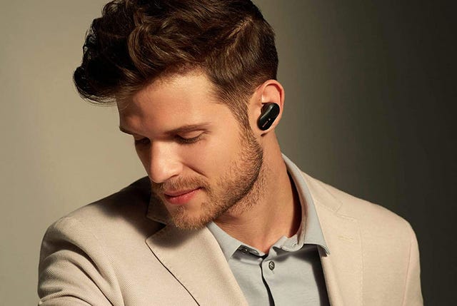 Wireless-Headphones-gear-patrol-full-lead