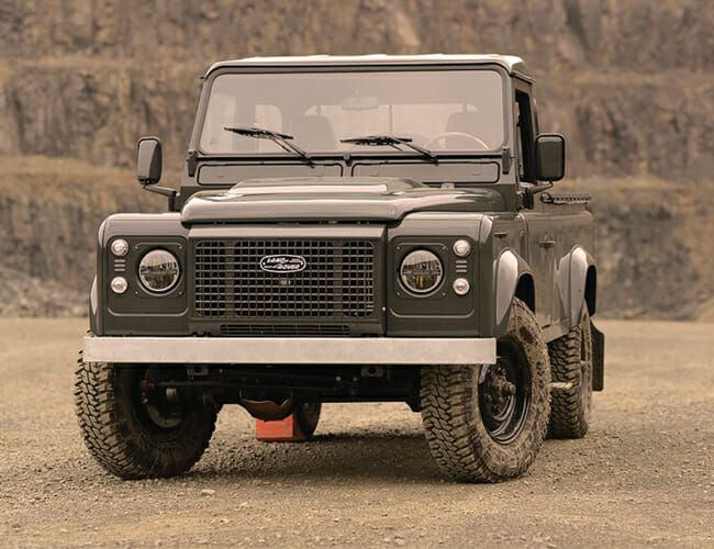 bereiden Karu mannelijk You Oughta Buy This Stunning Land Rover Defender Pickup &bull; Gear Patrol
