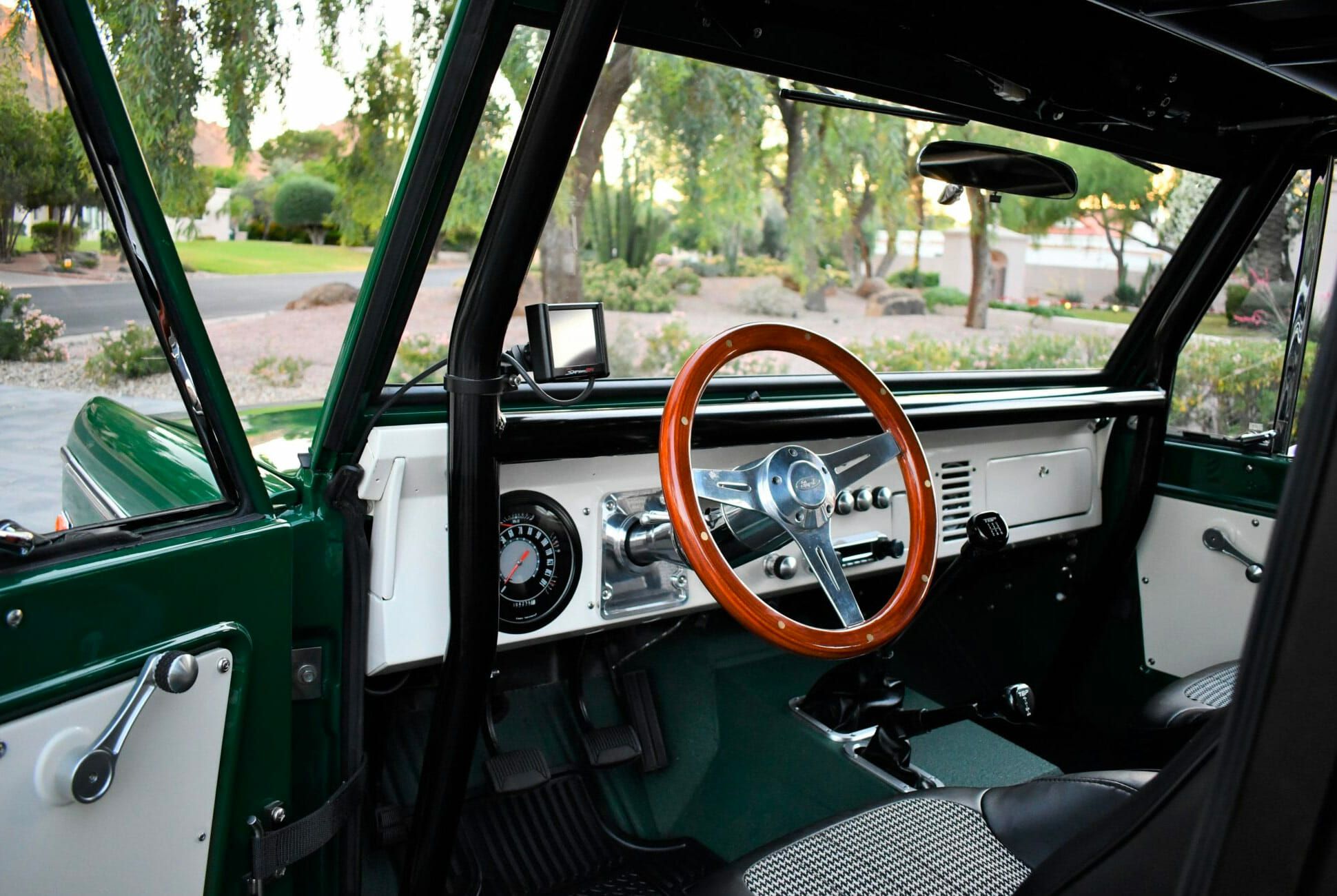 Could This Be the Vintage Ford Bronco of Your Dreams? • Gear Patrol