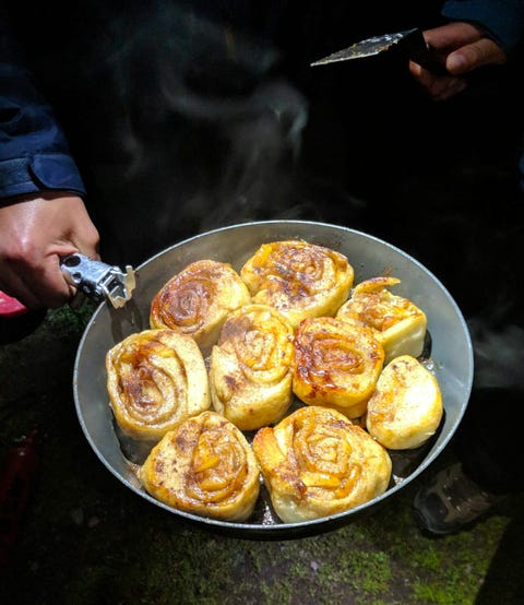 Fry-Bake-Camping-Skillet-gear-patrol-ambiance-1 fry bake pan
