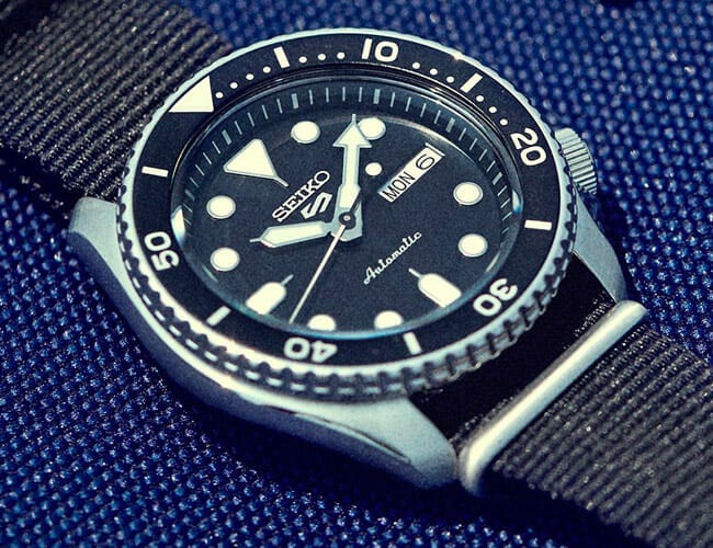 seiko 5 sports back