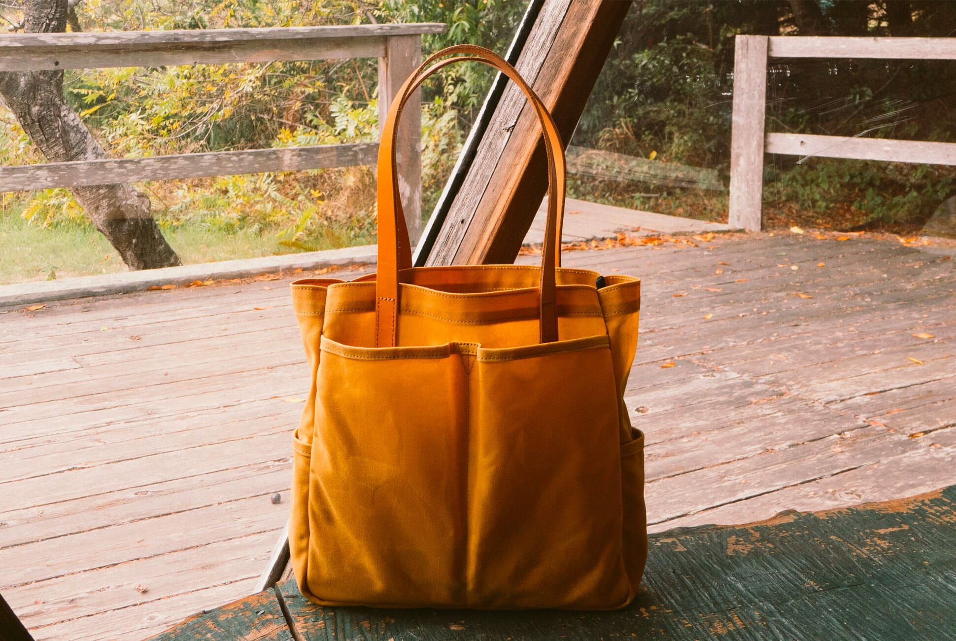 tote bag with wheels