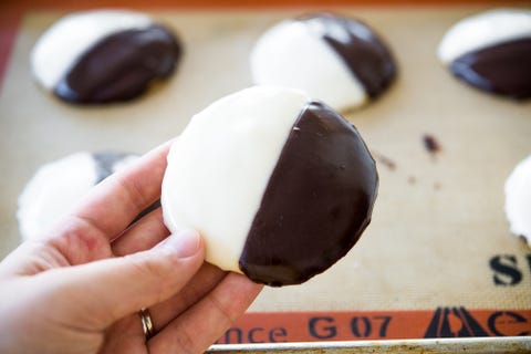 Galletas blancas y negras