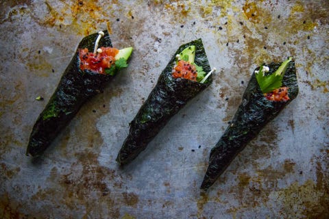 Sådan laver man Spicy Tuna Handrolls