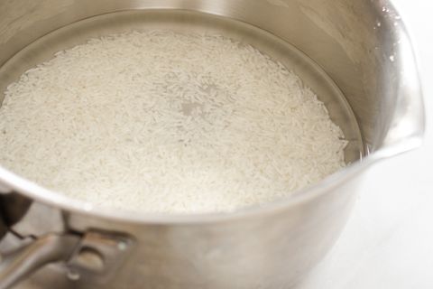 hoe rijst te koken zonder een rijstkoker