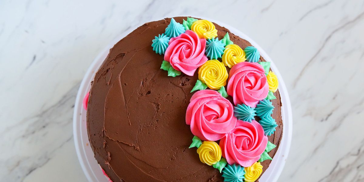 Tips For Frosting Cakes—and 4 Easy Ideas