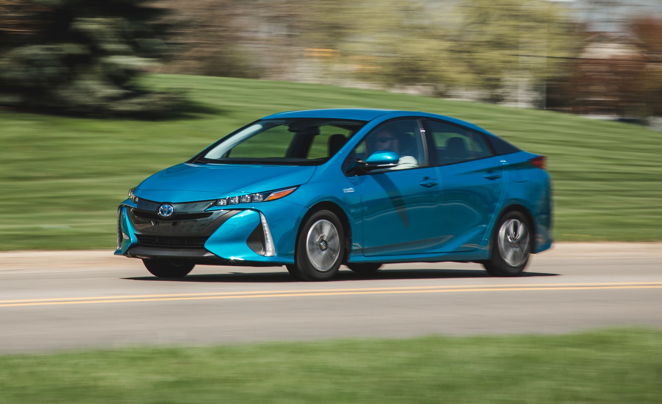 2017 Toyota Prius Prime First Drive Review Car And Driver