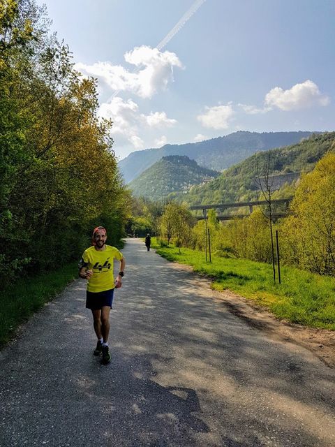 How runner ran a marathon in country in Europe