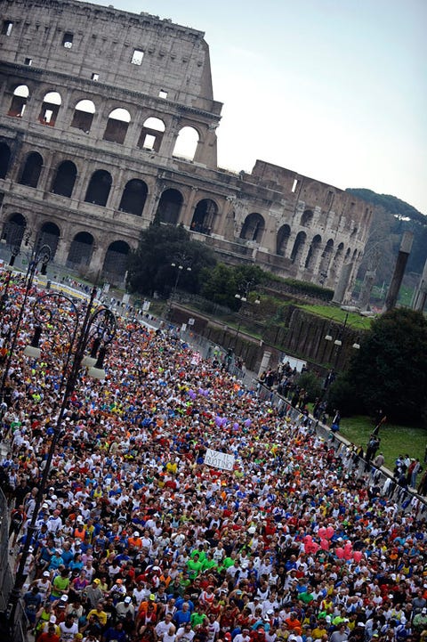 Crowd, Landmark, Arch, Audience, History, Ancient rome, Historic site, Ancient history, Ancient roman architecture, Medieval architecture, 