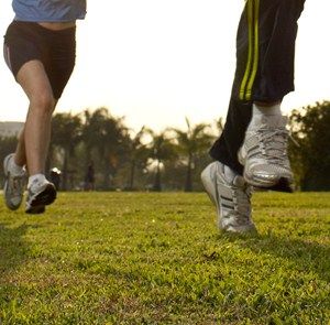 Grass, Human leg, Recreation, Standing, Joint, Outdoor recreation, People in nature, Knee, Shorts, Athletic shoe, 