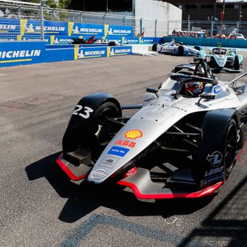 Sebastien Buemi&nbsp;won in New York on Saturday. Meanwhile, points leader and defending series champion Jean-Éric Vergne failed to score a point as the points race tightened.
