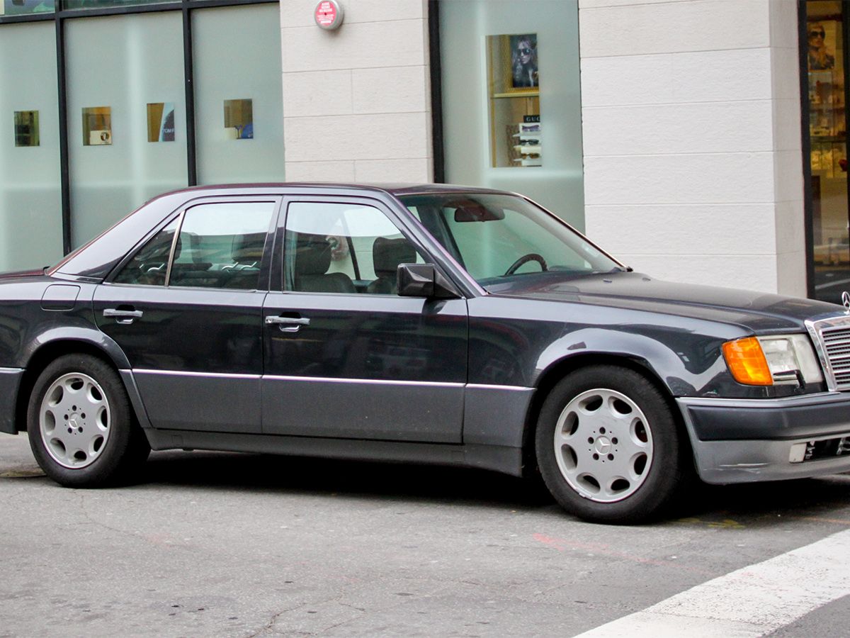 Mercedes-Benz 500E spotted on the street: classic W124 stealth fighter with  5.0-liter V8