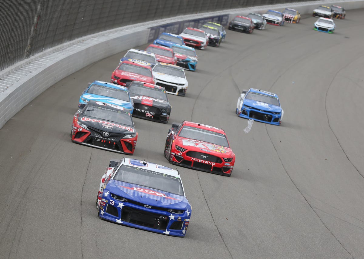 It S Not Racing Nascar Drivers Once Again Bemoan Package After Michigan