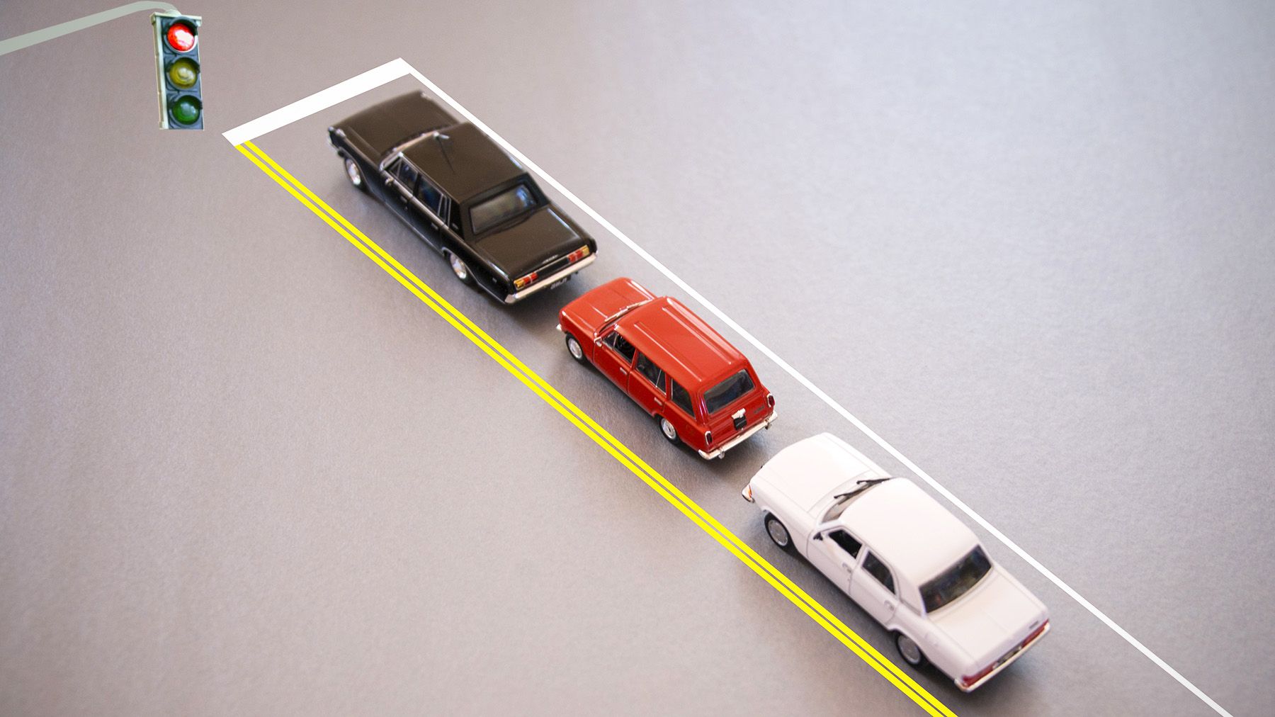 Following too closely: How much space to keep between your car and the car  ahead at red lights