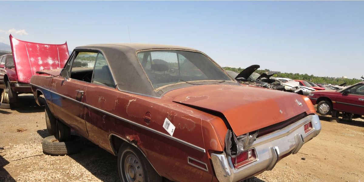 tæt Stavning gårdsplads Junked 1970 Dodge Dart Swinger in Colorado wrecking yard
