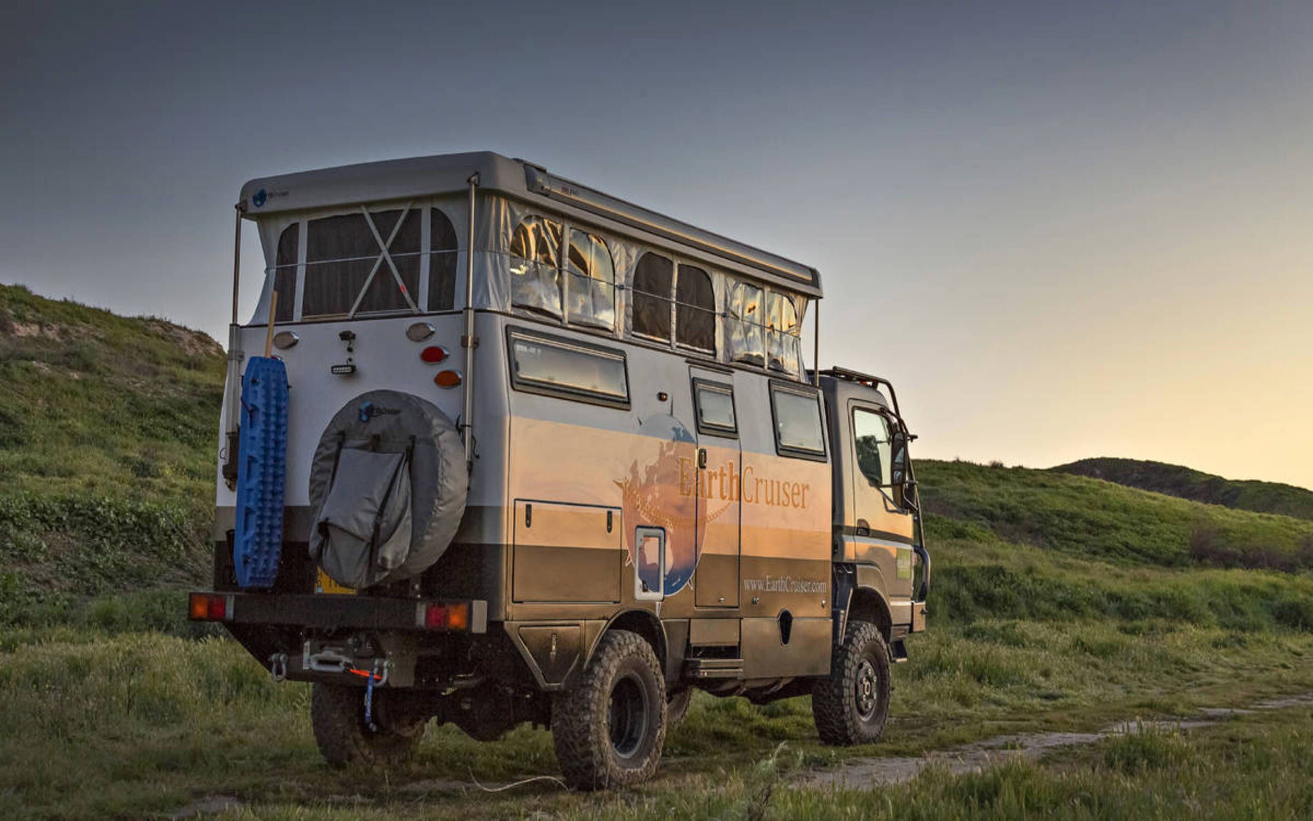 Bag some zombie from the rooftop of your very own EarthCruiser 4x4