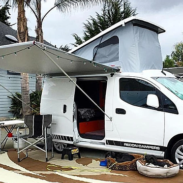 The FIAMMA awning is an option.
