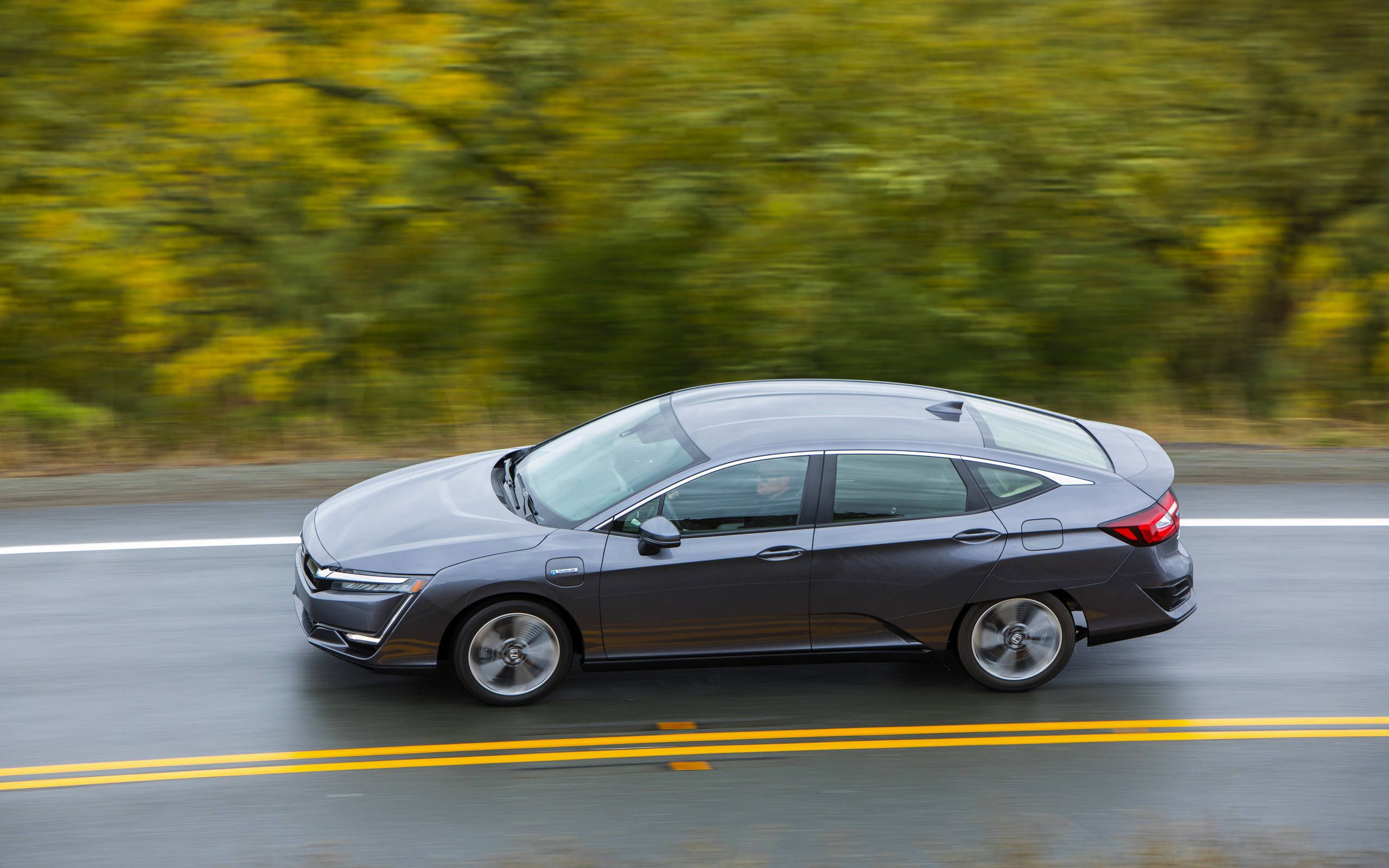 18 Honda Clarity Phev First Drive The Best Of 3 Worlds