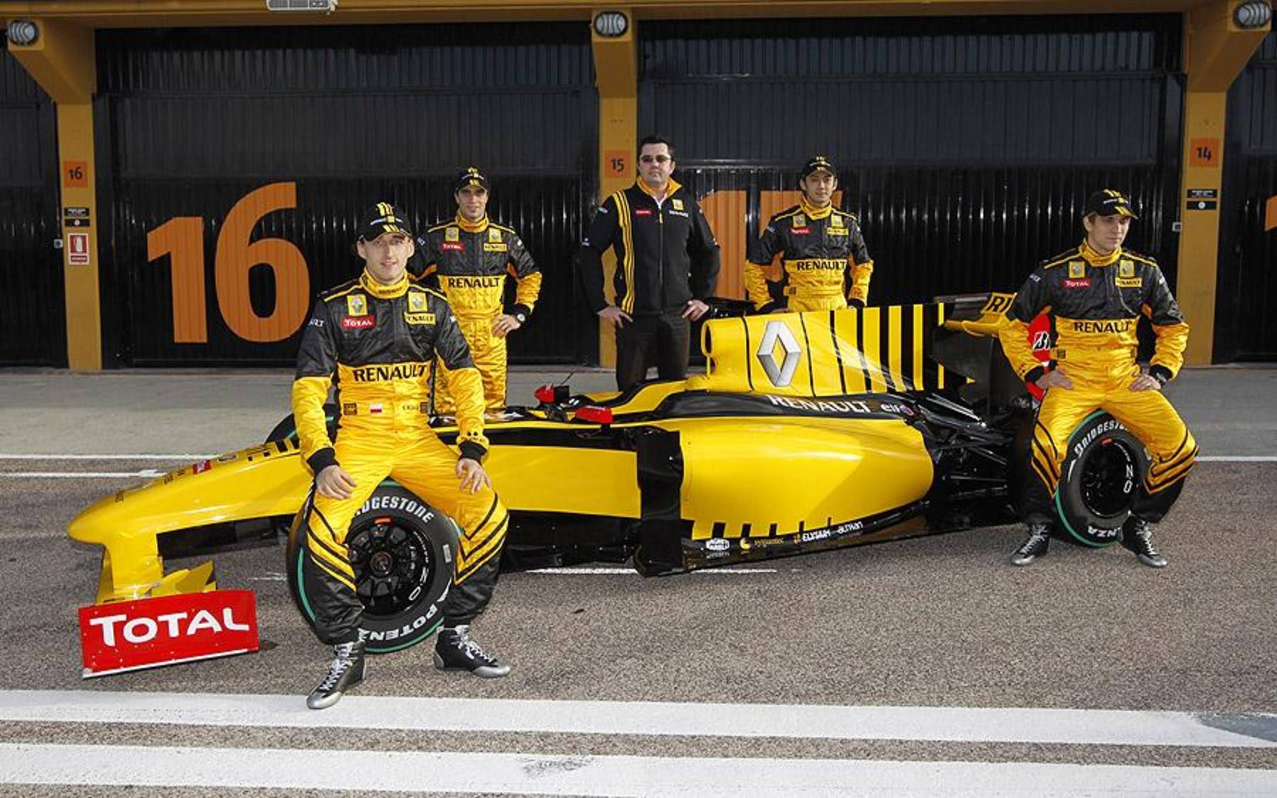 ペち様　【非売品】Renault　F1 TEAM　R30　1/18スケール Renault F1 Team R30 Robert Kubica #11 2010 1/18 Norev F1