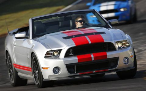  Notas de revisión del Ford Mustang Shelby GT5 Convertible ¿Un convertible de -hp?  suena bien para nosotros
