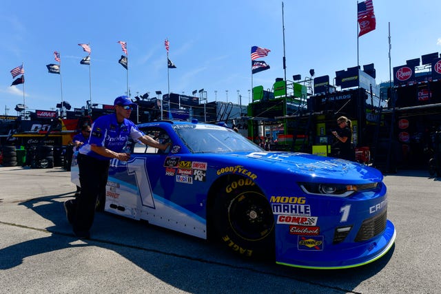 Sponsor merger means Elliott Sadler needs funding for 2019 NASCAR ...