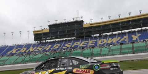 A controversial pit stop did not result in a penalty that many fans and teams expected to be called on Sunday at Kansas.