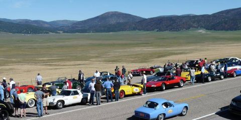 Wide shot of expanse of the caldera with Tour cars