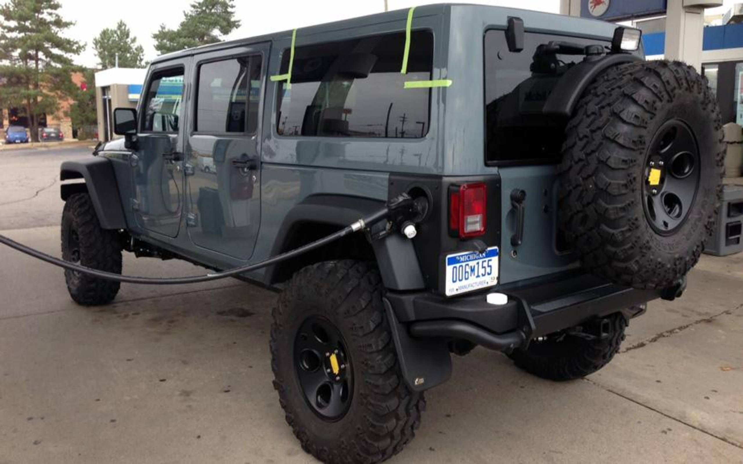 Long-wheelbase stretch Jeep Wrangler spied