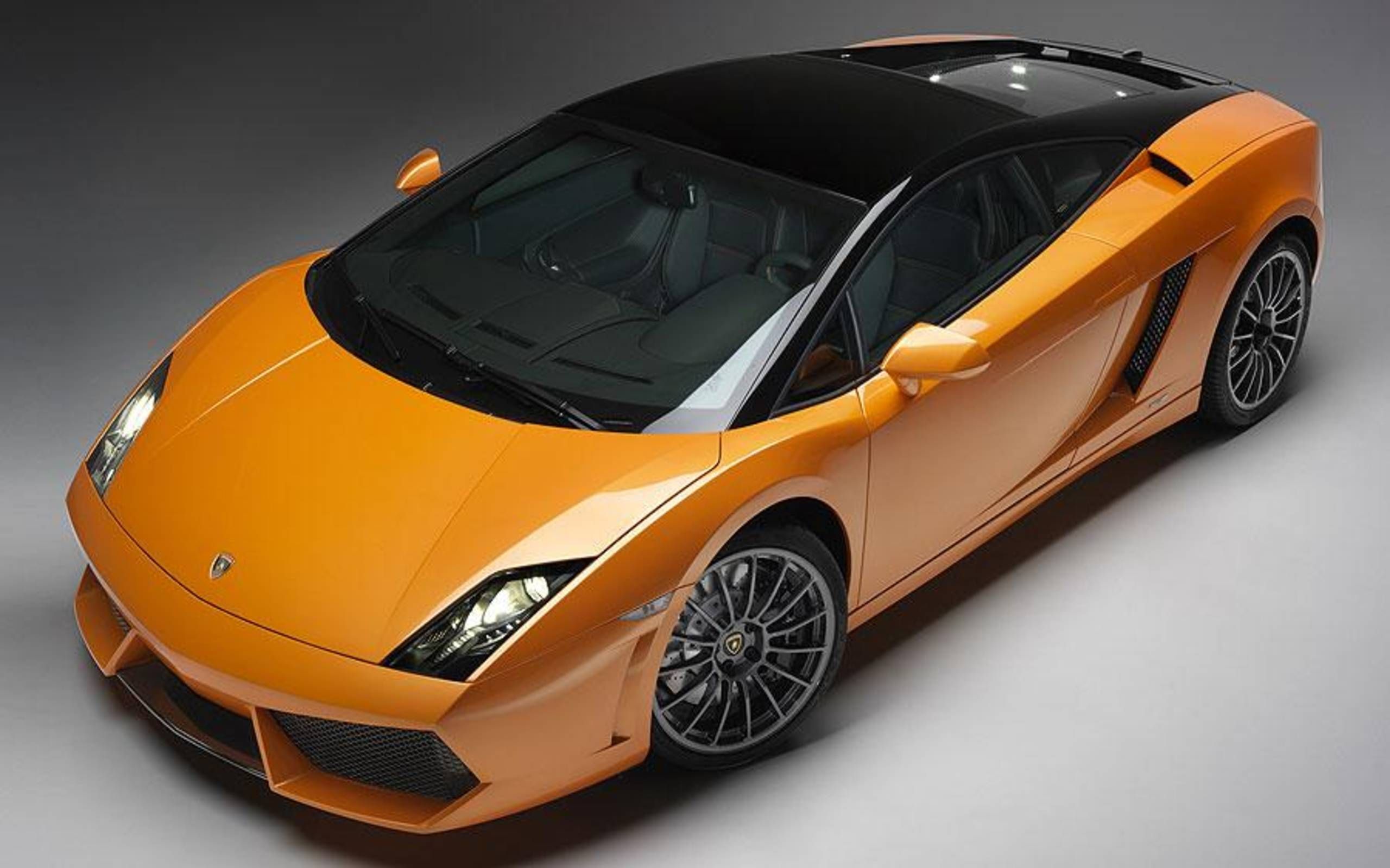 Lamborghini Gallardo LP 560 4 Bicolore revealed in Qatar