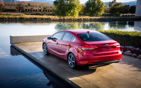 The refreshed 2017 Forte enters the new model year with several refinements. Along with fresh exterior styling, the 2017 Forte gains a new base engine that’s been engineered for improved fuel economy and performance, plus a host of advanced convenience and driver-assistance features.
