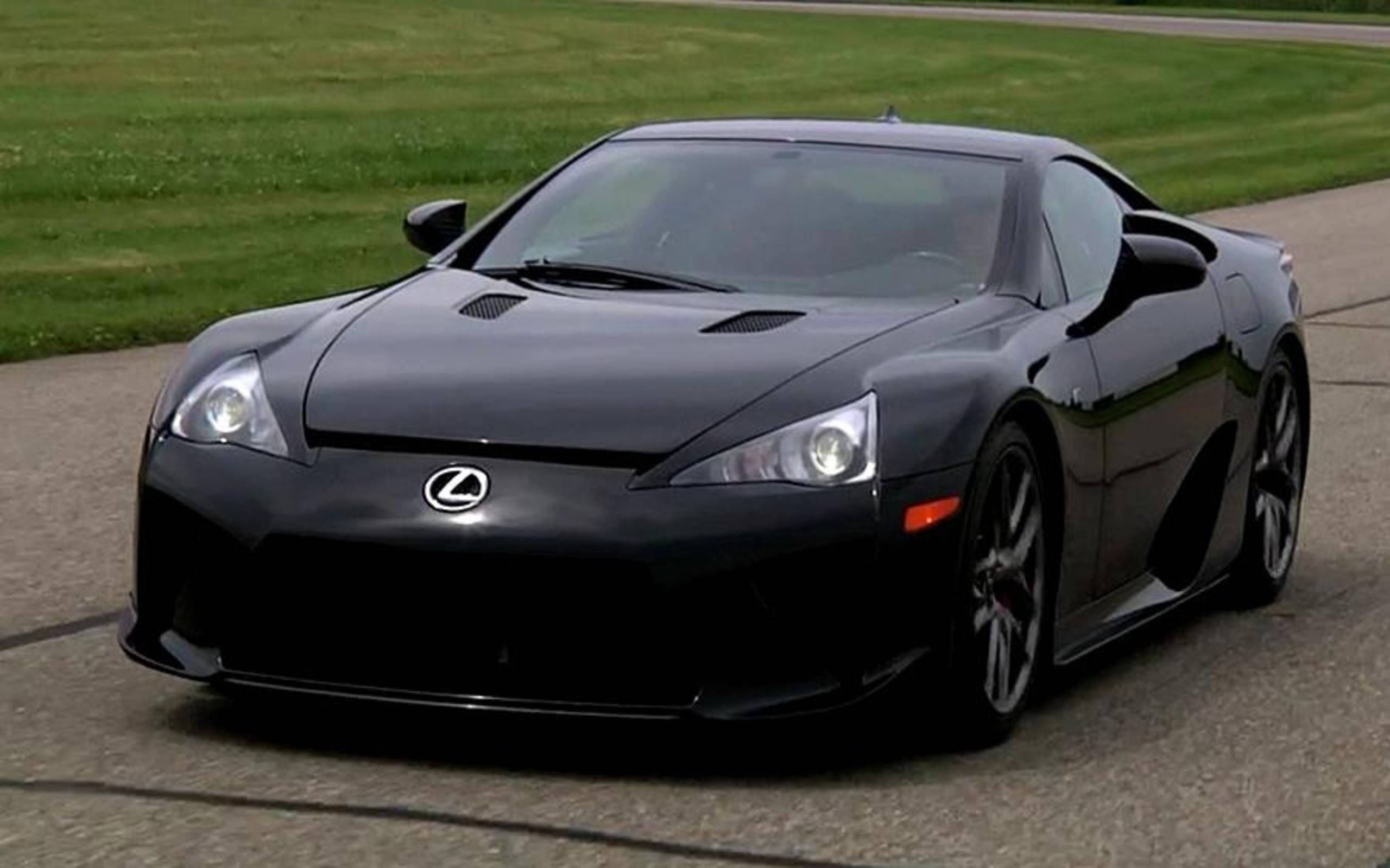 Video: Track-day fun in the Lexus LFA