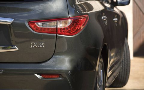 2013 Infiniti JX rear view, with LED taillights