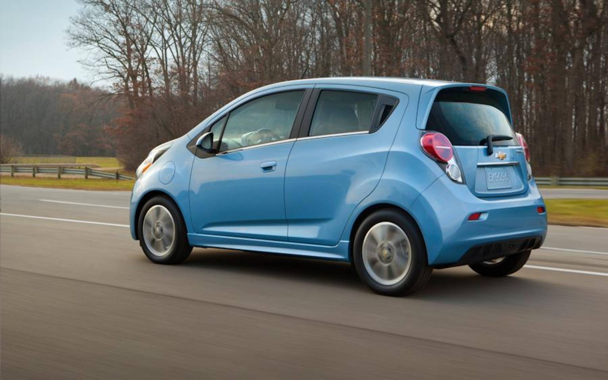 First Drive: Chevrolet's tiny Spark - Los Angeles Times