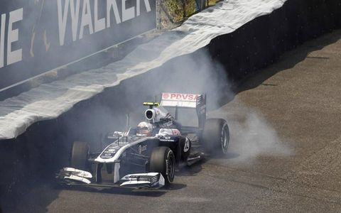 Pastor Maldonado brings his Williams-Cosworth to a stop, forcing his retirement from the Grand Prix. Photo by: Steven Tee/LAT Photographic