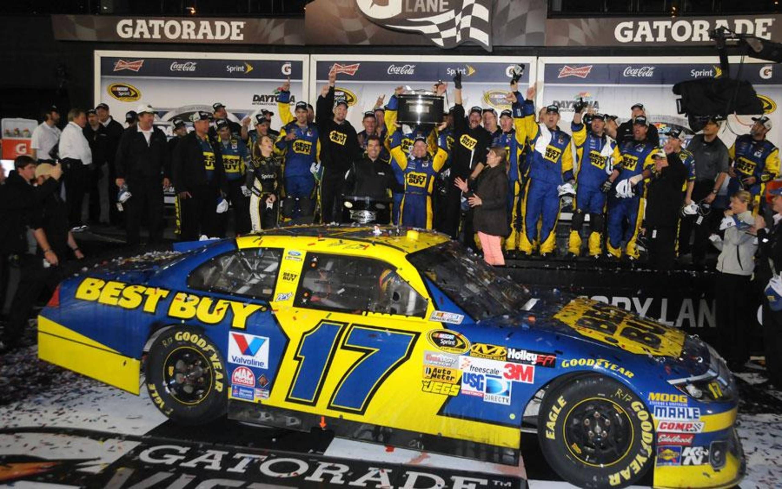 Daytona 500: Matt Kenseth Wins Wild Great American Race