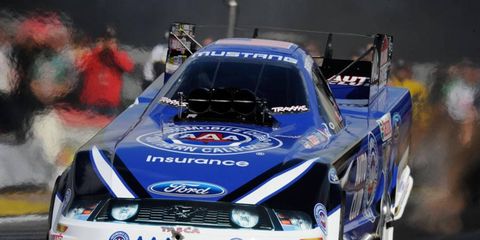 Robert Hight will try to win his third consecutive Funny Car championship on Sunday in Las Vegas.