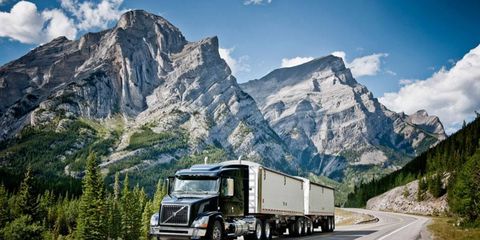 Motor vehicle, Road, Mode of transport, Mountainous landforms, Truck, trailer truck, Transport, Vehicle, Land vehicle, Road surface, 