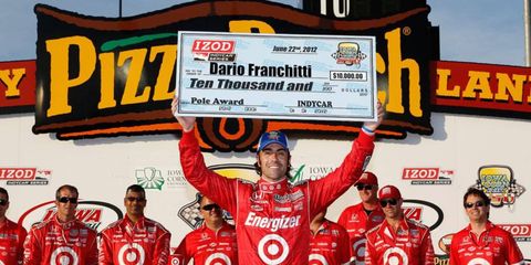 Dario Franchitti won the 30-lap main heat race to earn the pole for Saturday night's IndyCar race at Newton, Iowa.