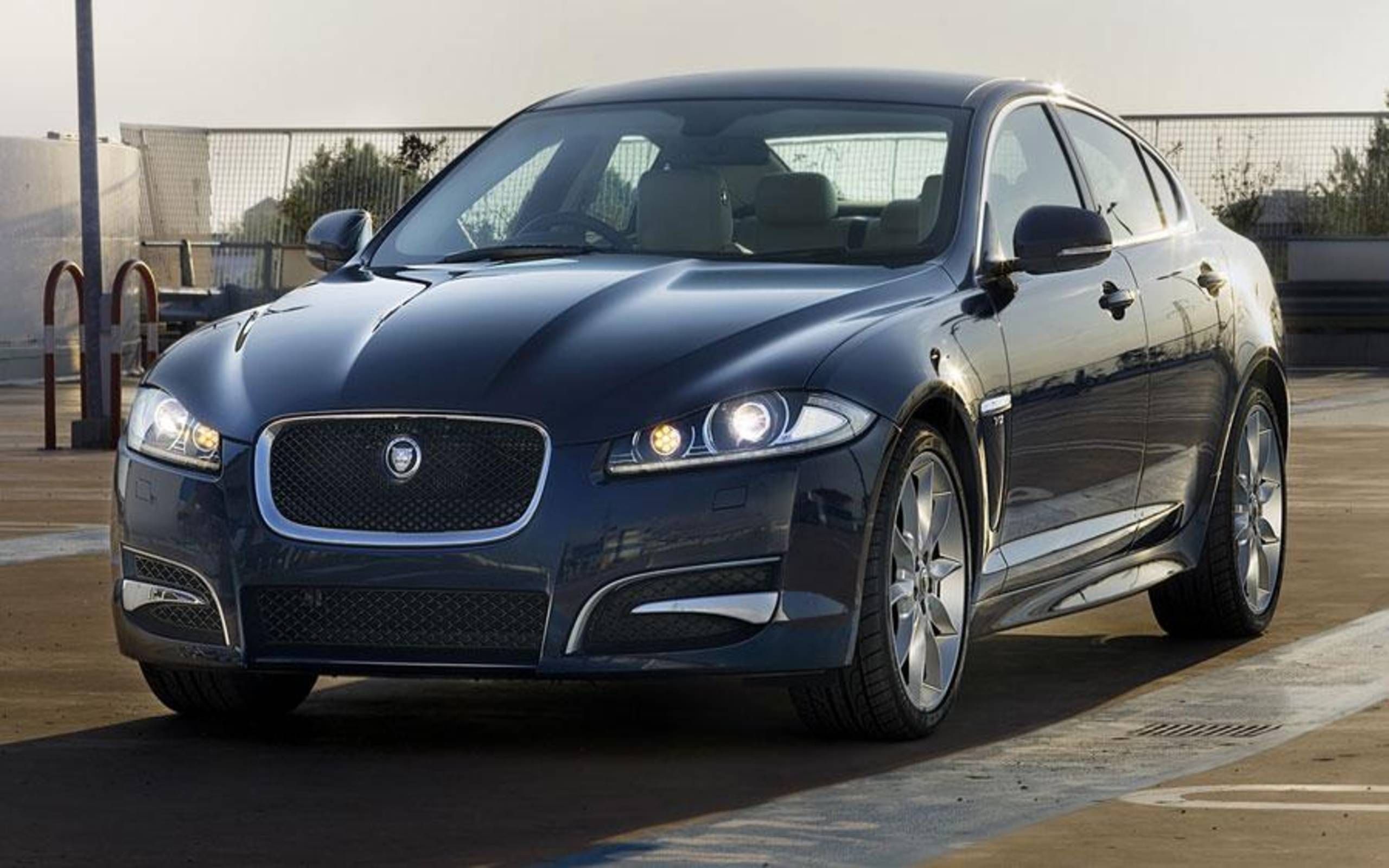 Aannemer Concurrenten stoeprand Jaguar lines up 4-, 6-cylinder engines
